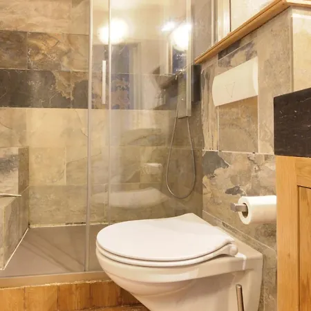 Nook 44 - The Cocoon - Historic 2 Bedroom * Chamonix