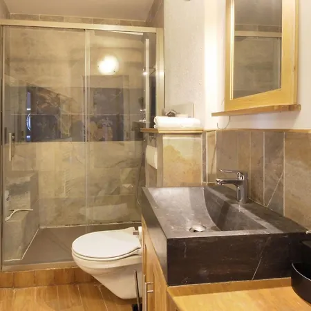 Nook 44 - The Cocoon - Historic 2 Bedroom *