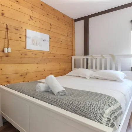 Apartment Nook 44 - The Cocoon - Historic 2 Bedroom